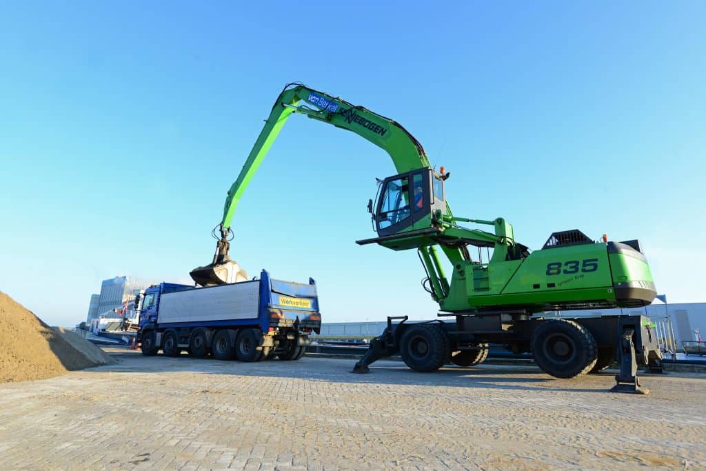 Bouw en grondstoffen logistiek - Op- en overslag