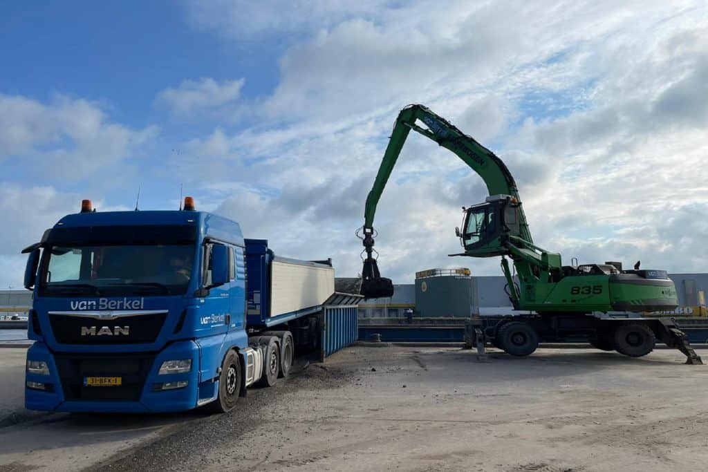 Bouw en grondstoffen logistiek - Op- en overslag