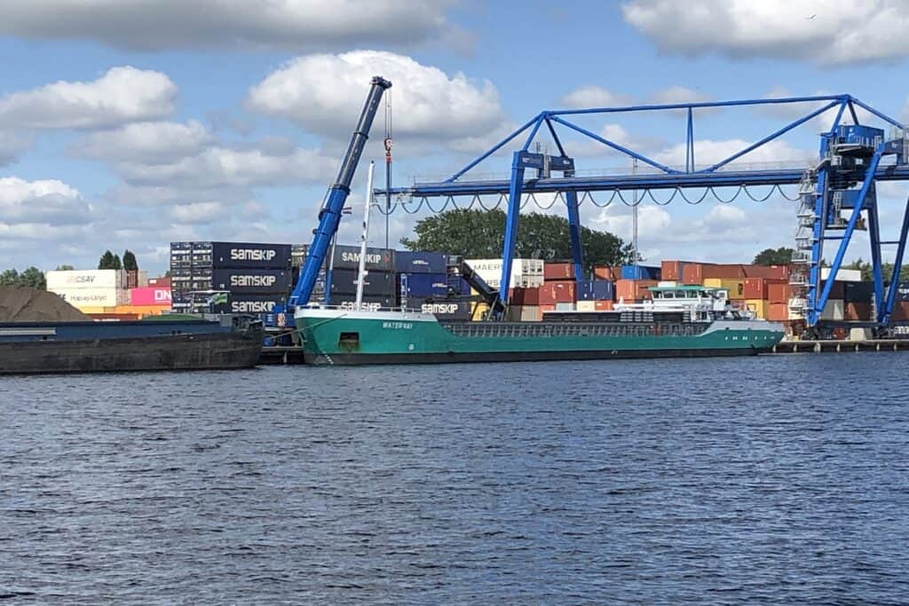 Project Logistics zeeschip in Veghel