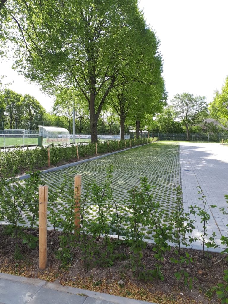 Groene parkeerplaatsen Sportpark Heugem Maastricht