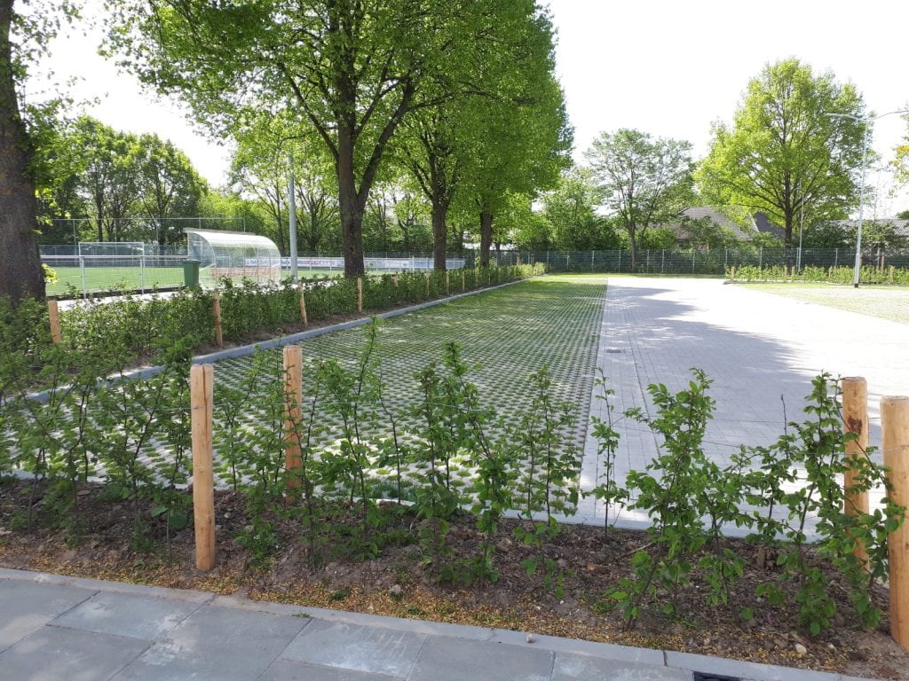 Groene parkeerplaatsen Sportpark Heugem Maastricht