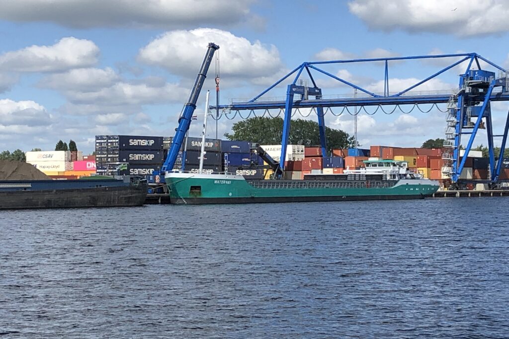 Project Logistics zeeschip in Veghel